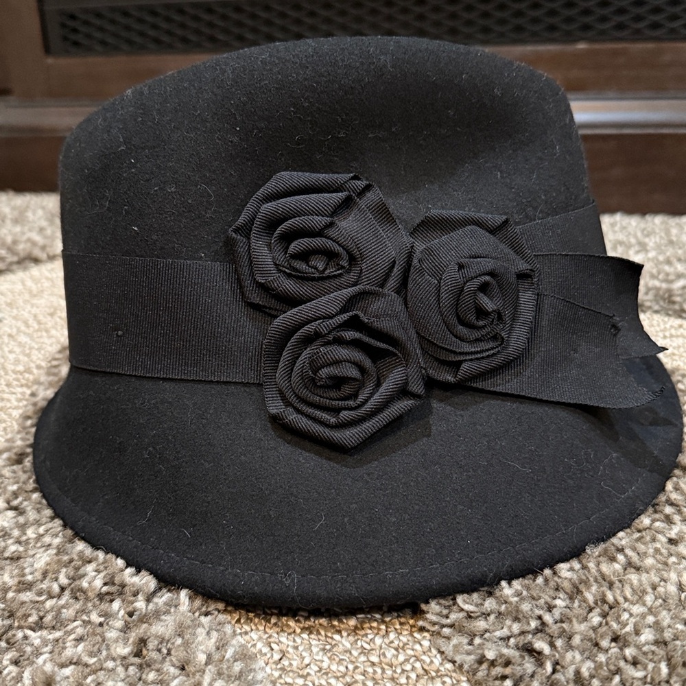 August, Black (100%) Wool, Bucket Style Hat. - Picture 5 of 10